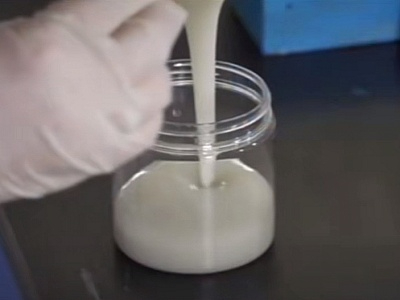 有機膨潤土制作好的凝膠